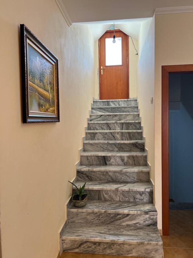 Kune,shengjin Apartamento